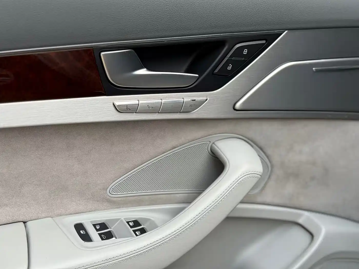 Audi A8 2012 A8L 45 TFSI quattro Luxury фото 24