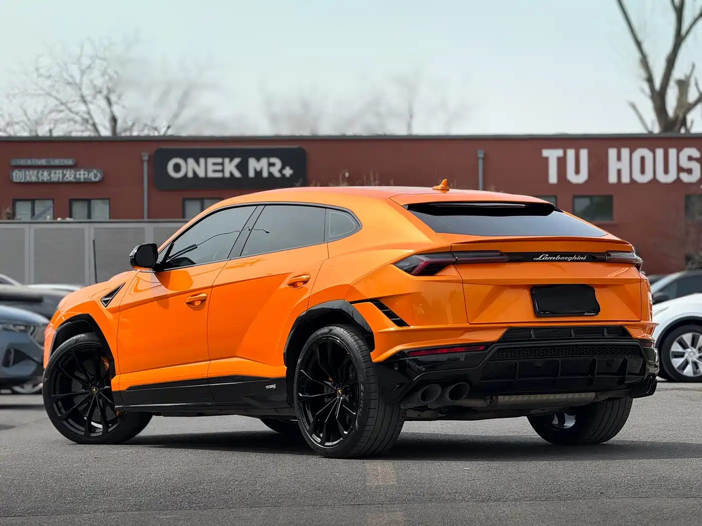 LAMBORGHINI URUS