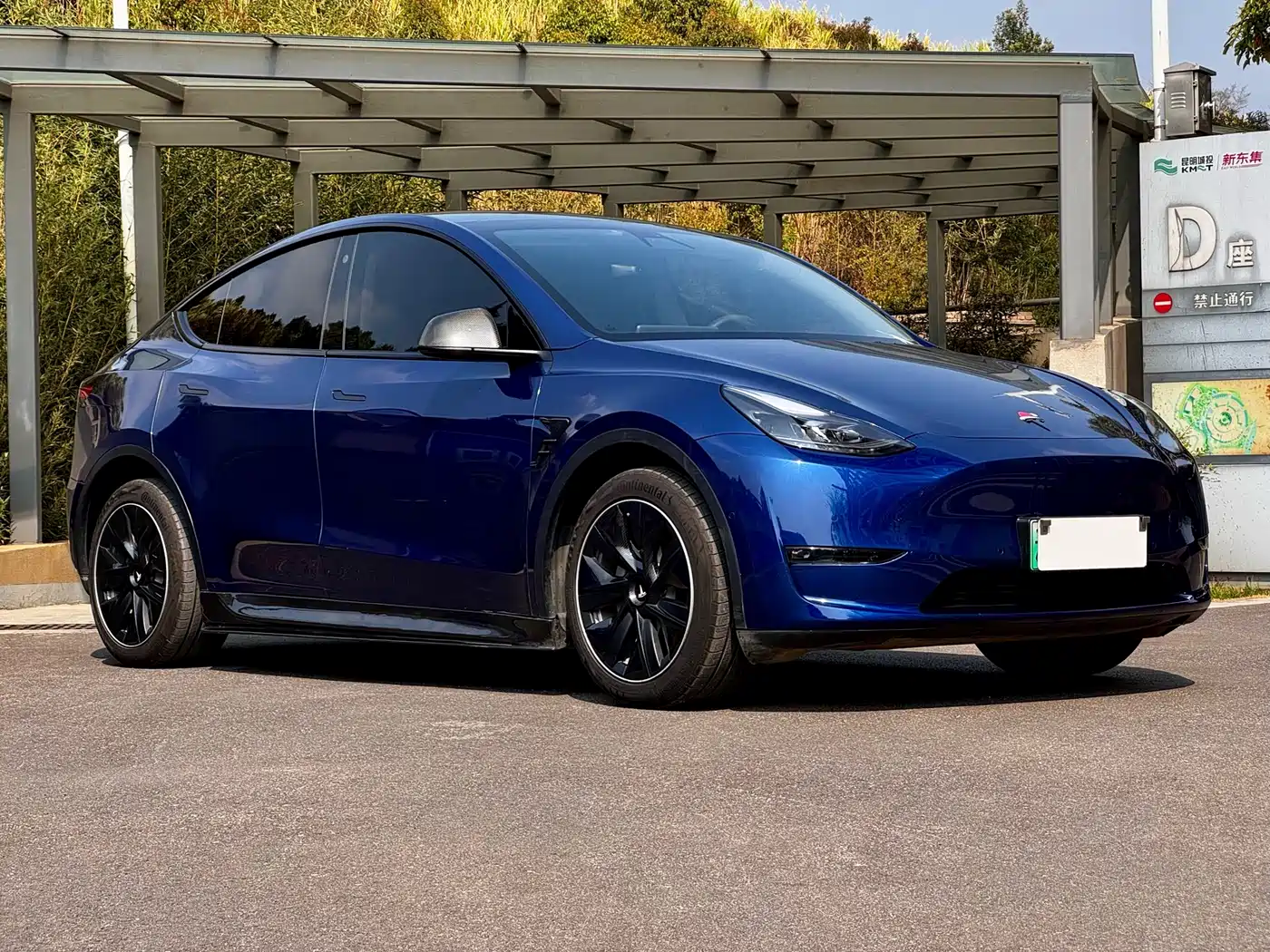 TESLA MODEL Y
