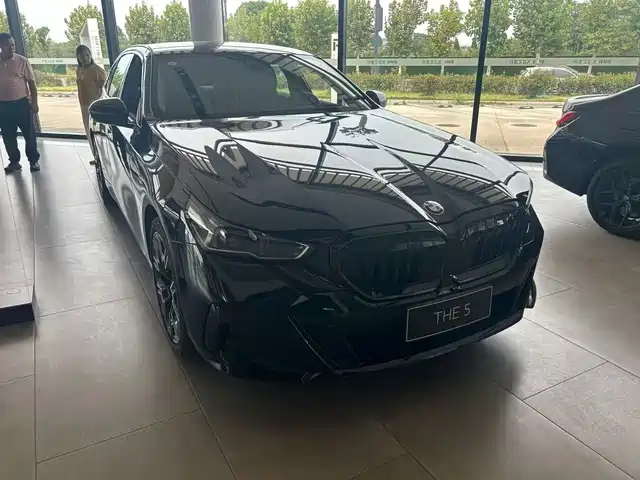 BMW 5 Series 2026 530Li Exclusive M Sport Package — фото 4