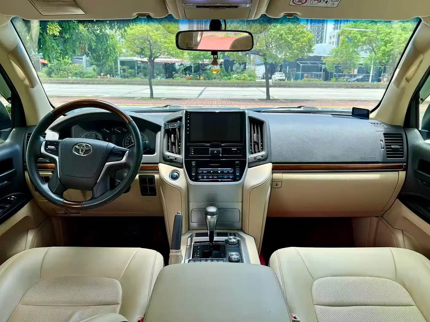 2018 Toyota Land Cruiser (Import)