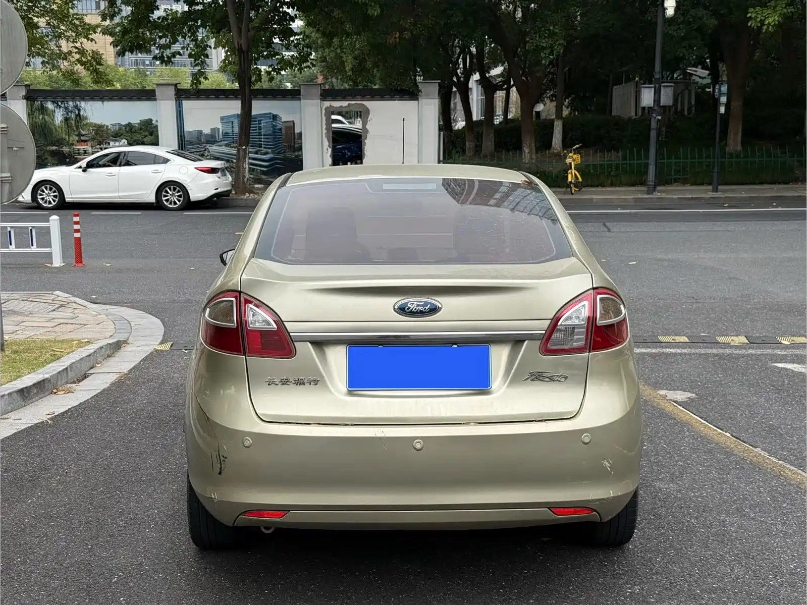 Фото 12 - Ford Fiesta