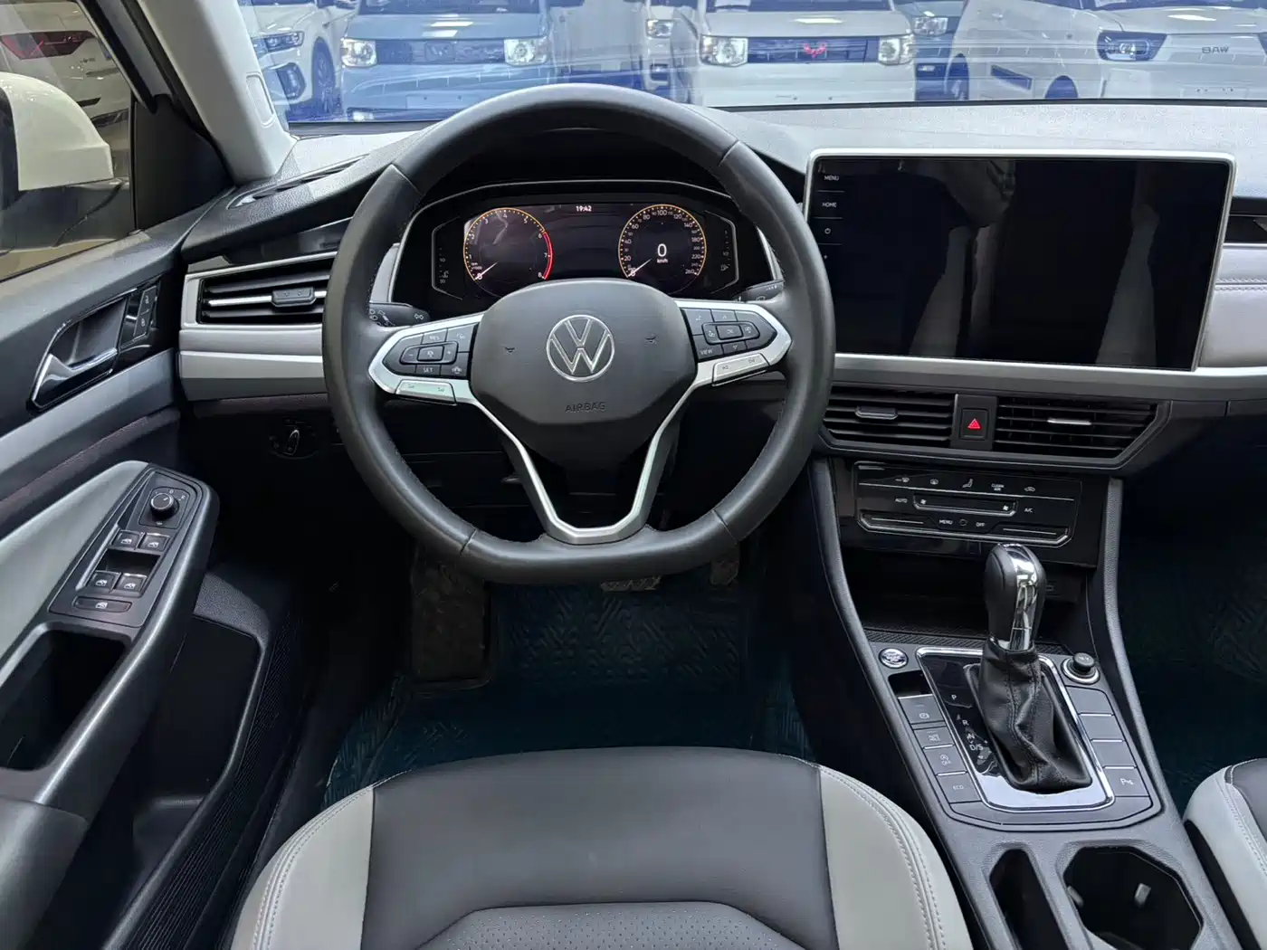Volkswagen Bora 2023 280TSI DSG Prestige Edition фото 6