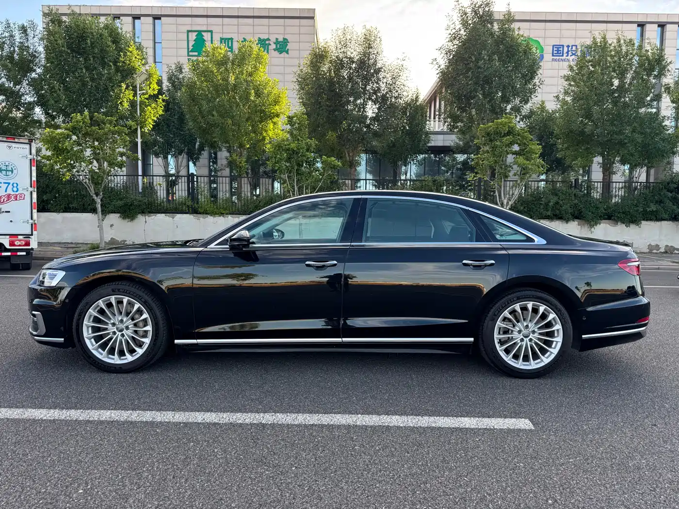 Фото 4 - Audi A8