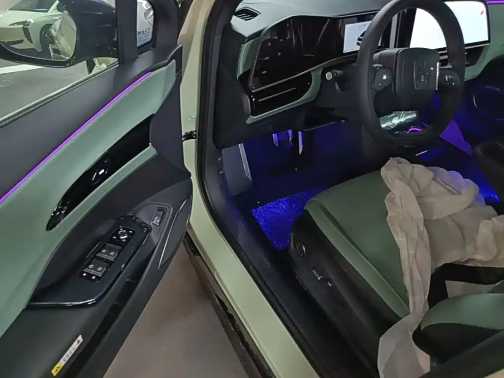 Hongqi EH7 2026 2025 690 Smart Selection Edition