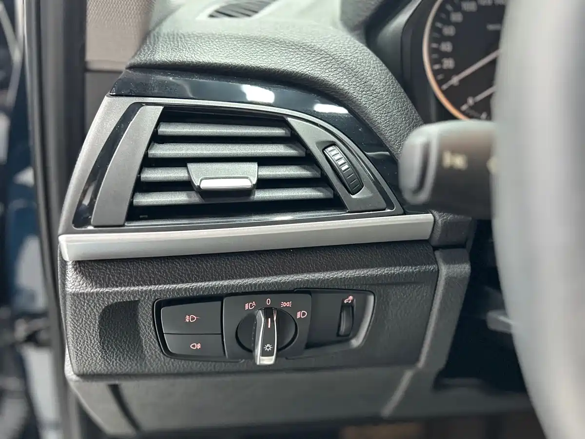 BMW 1 Series (Import) 2013 Facelift 116i Urban Model фото 13