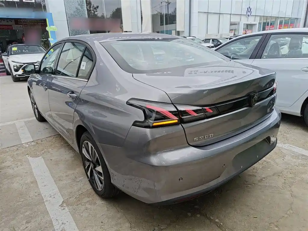 PEUGEOT 408