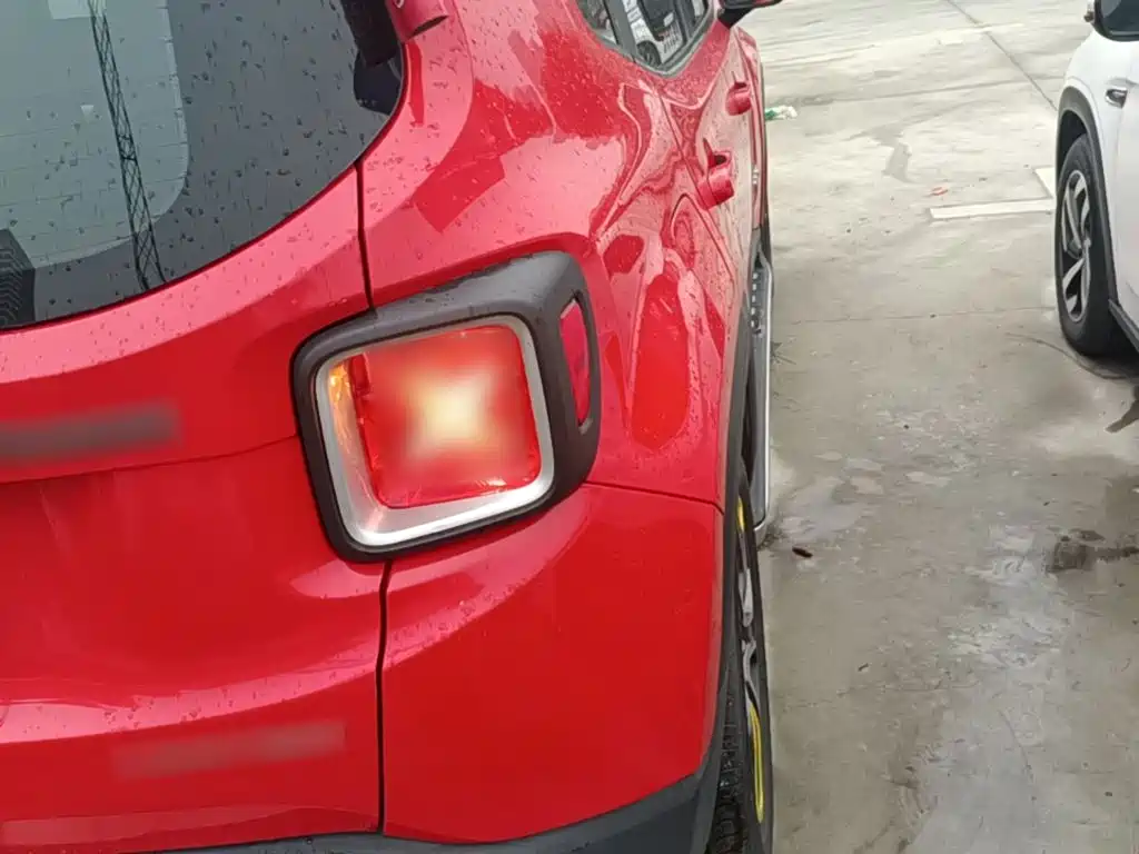 Photo 8 - Jeep Renegade