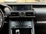 Фото 14 - Lexus IS