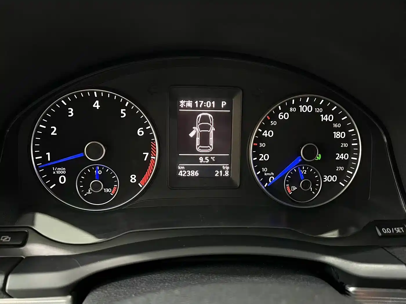 Volkswagen Scirocco 2011 Model R 2.0TSI фото 5
