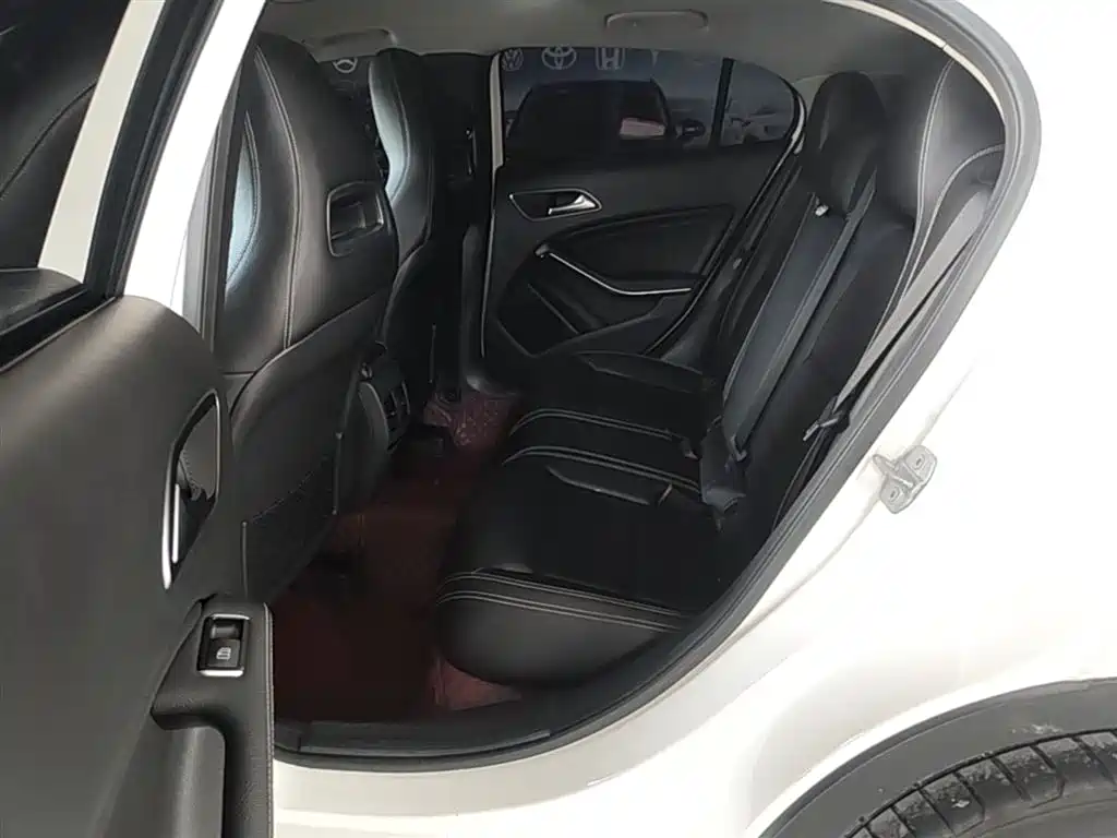 Mercedes-Benz GLA 2016 GLA 200 Dynamic фото 17