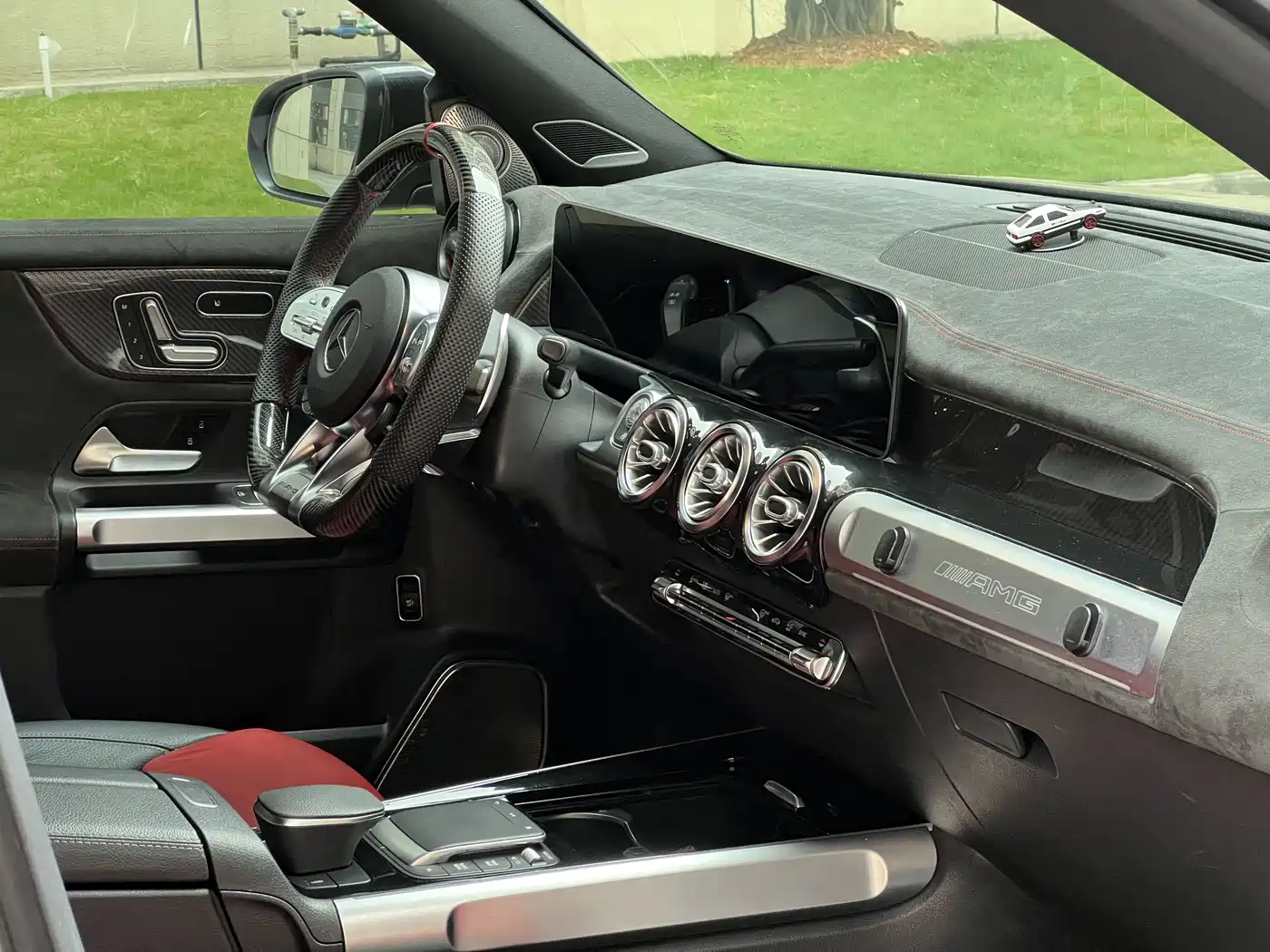 MERCEDES-BENZ GLB AMG