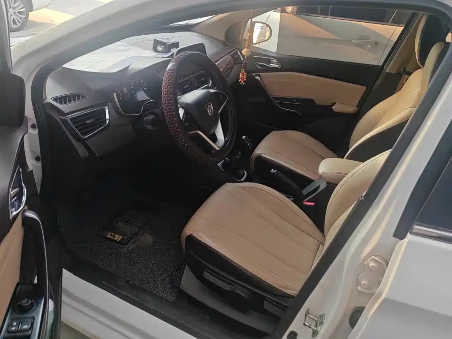 Baojun 310W 2018 2017 1.5L Manual Fashion Edition (China V)