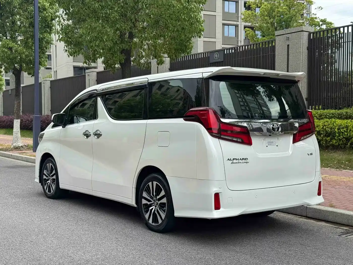 Toyota Alphard 2018 Facelift 3.5L Premium Edition фото 15