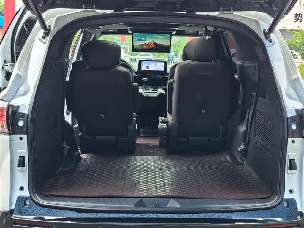 Toyota Sienna 2021 2.5L Hybrid Platinum Edition фото 17