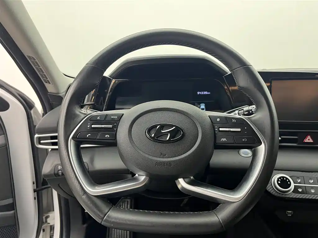 Hyundai Elantra 2021 1.5L CVT GLX Elite Edition фото 8