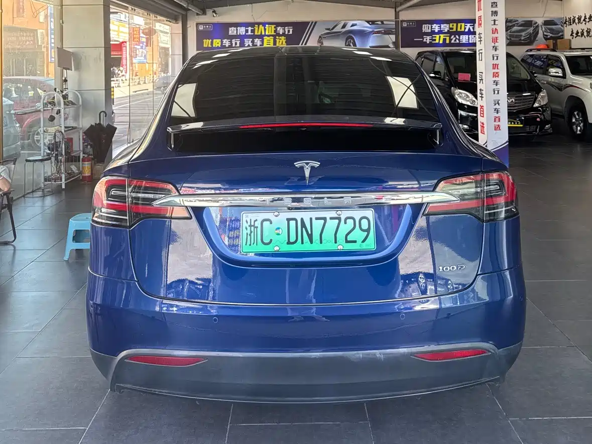 TESLA MODEL X