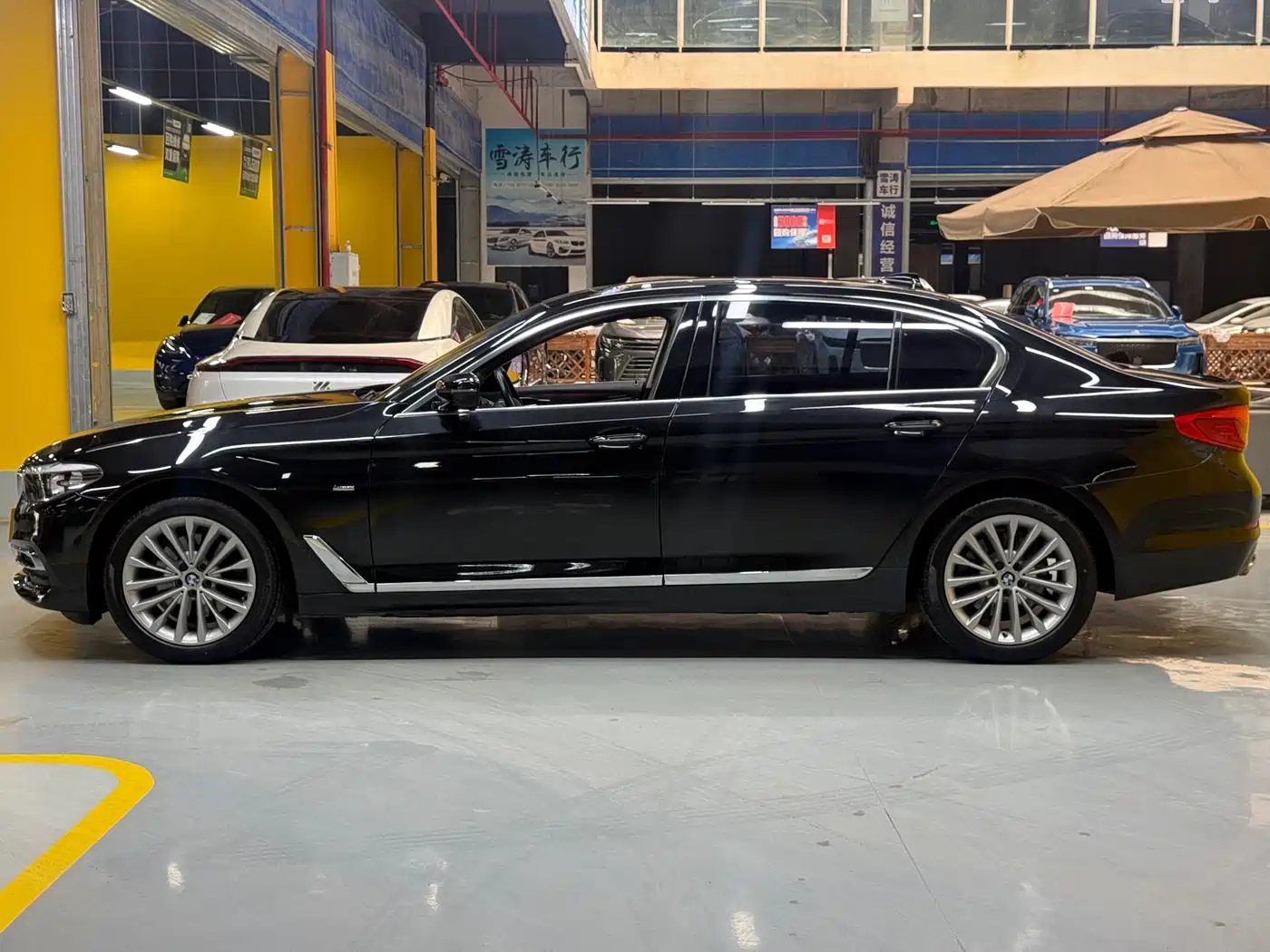 BMW 5 Series 2018 525Li Luxury Package фото 4
