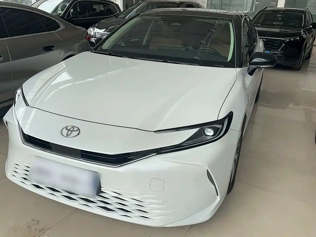 Toyota Camry 2024 2.0GVP Luxury Edition фото 12
