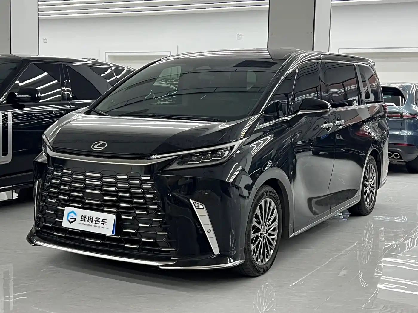 Lexus Lexus LM 2023 500h 6-Seater Prestige Edition