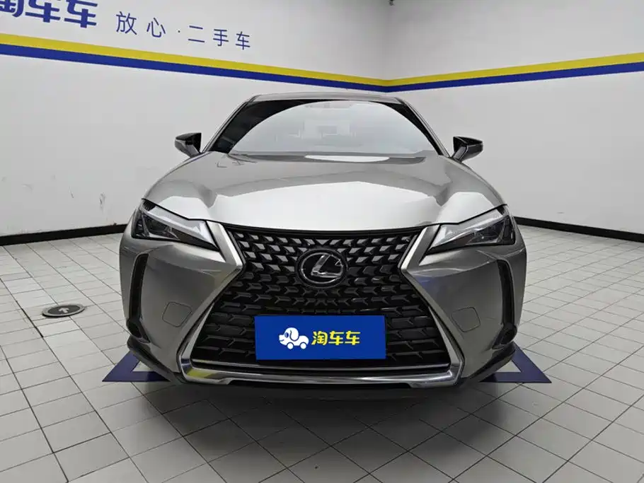 Photo 2 - Lexus UX