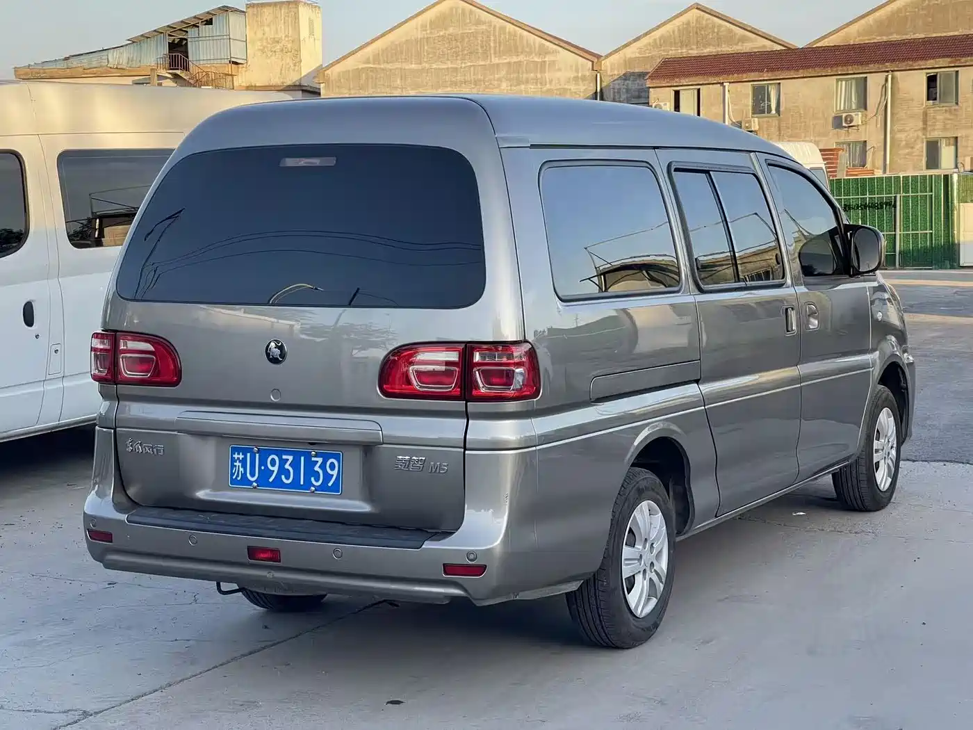 Dongfeng Fengxing Lingzhi 2025 2025 M5 1.6L Long Wheelbase Comfort 7-seater