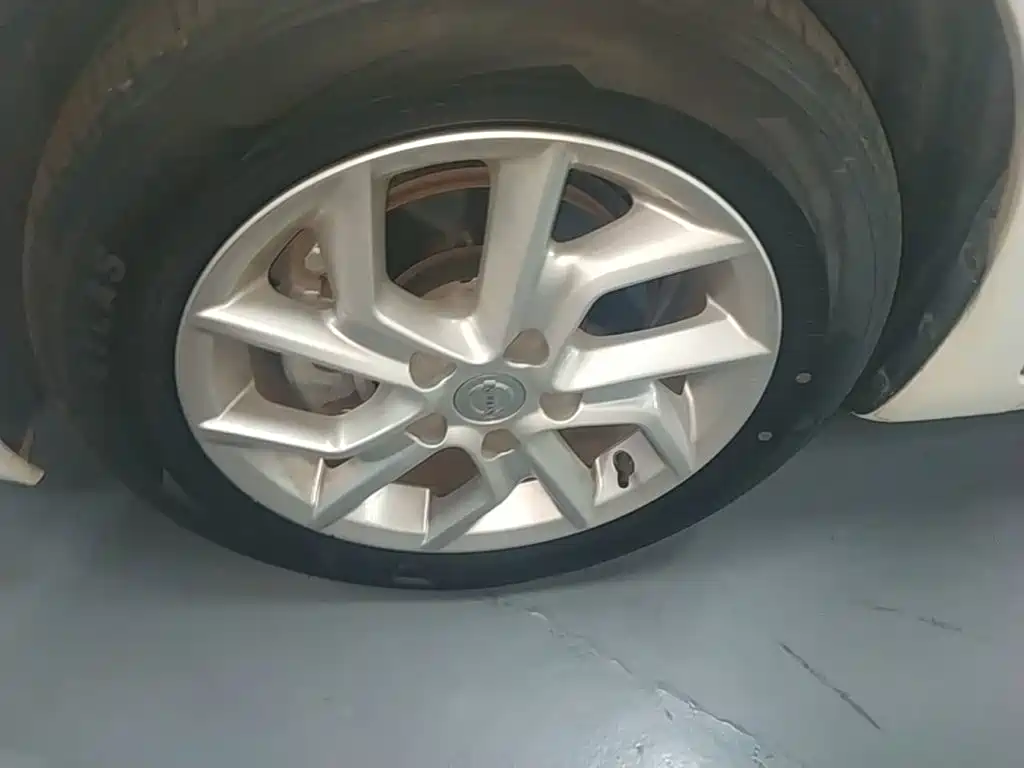 Фото 23 - Nissan Tiida