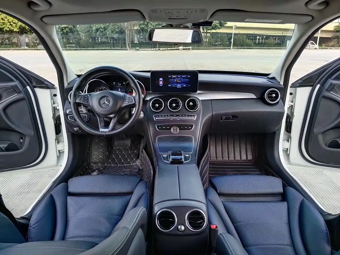 Фото 4 - Mercedes-Benz C-Class