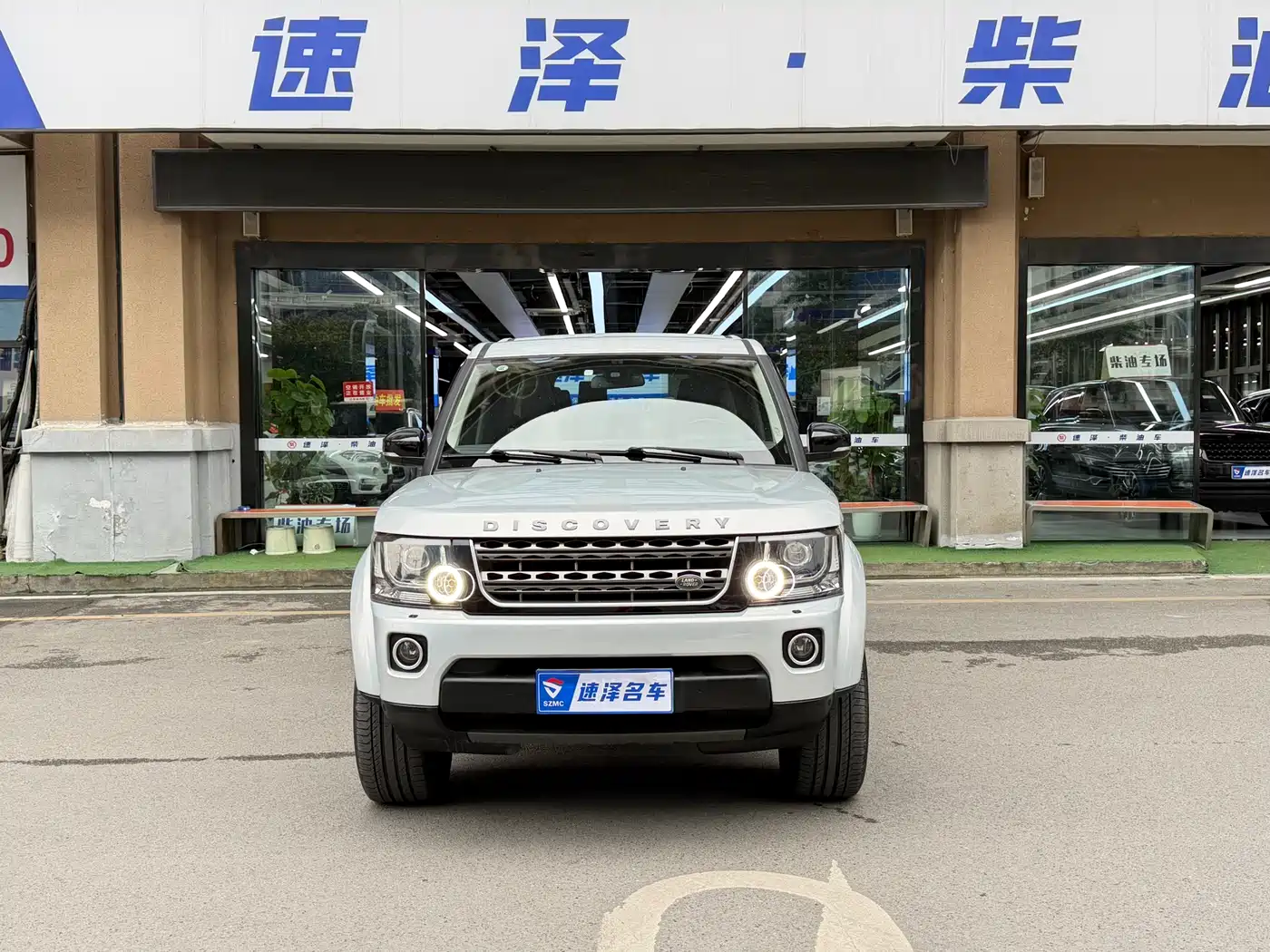 Land Rover Discovery 2016 3.0 SC V6 SE фото 2