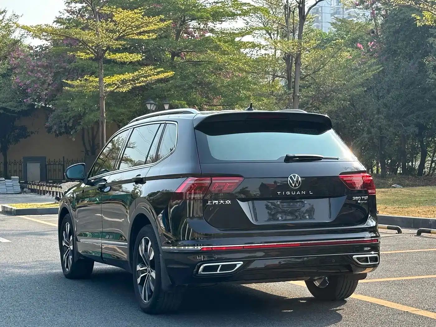 Volkswagen Tiguan L 2022 380TSI Automatic 4WD R-Line Flagship 7-Seater фото 7