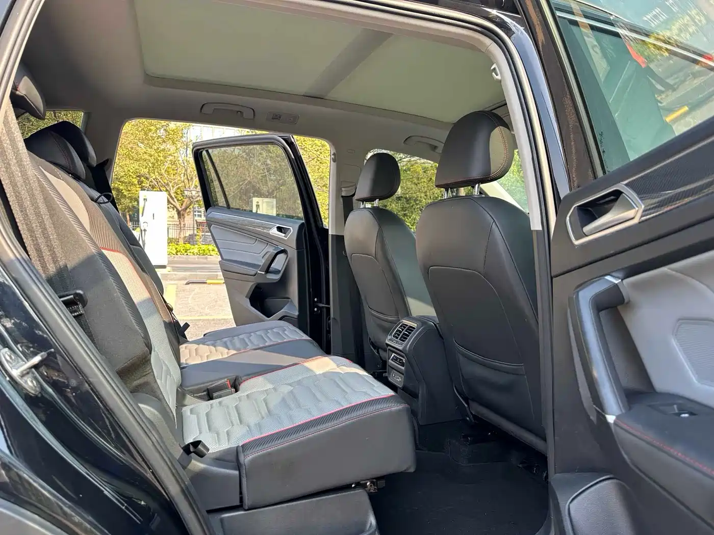 Volkswagen Tiguan L 2022 380TSI Automatic 4WD R-Line Flagship 7-Seater фото 9