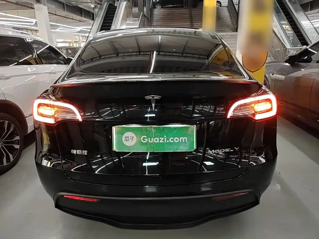 Фото 6 - Tesla Model Y