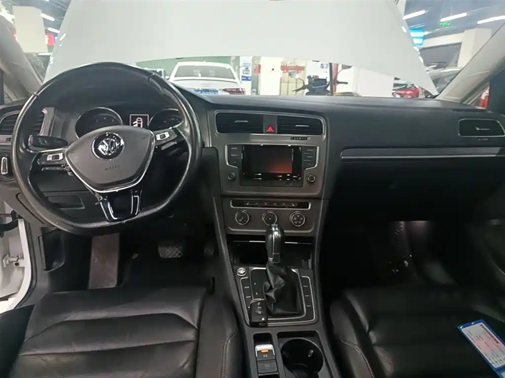 Volkswagen Golf 2016 230TSI Automatic Luxury фото 10