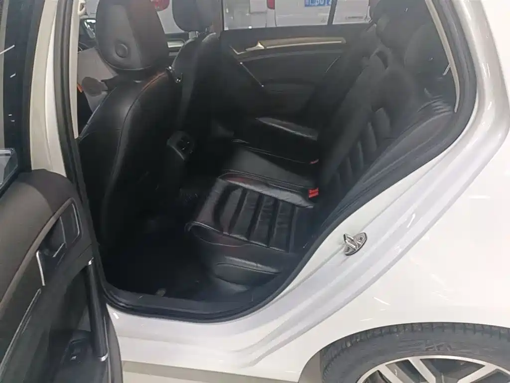 Volkswagen Golf 2016 230TSI Automatic Luxury фото 17