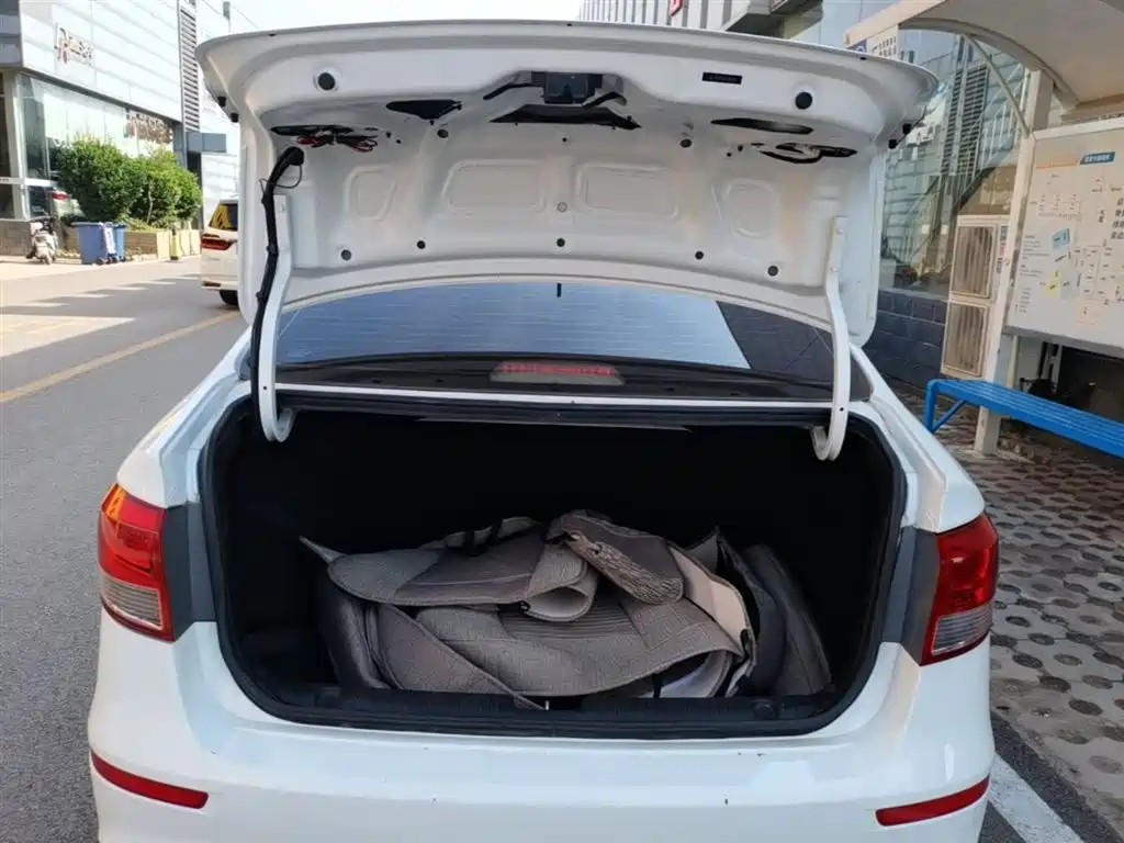KIA K2