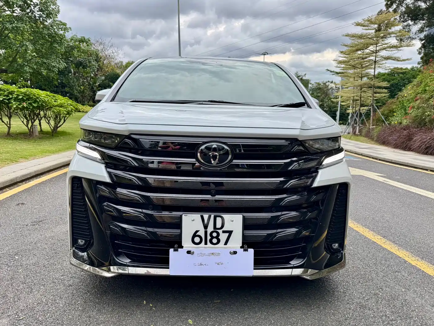 Toyota Vellfire 2023 Crown Hybrid 2.5L HV Luxury фото 2