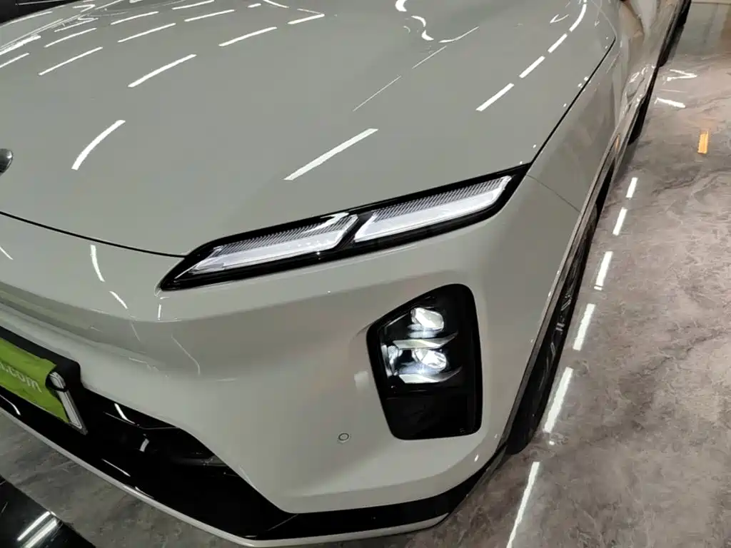 Фото 24 - NIO ES6