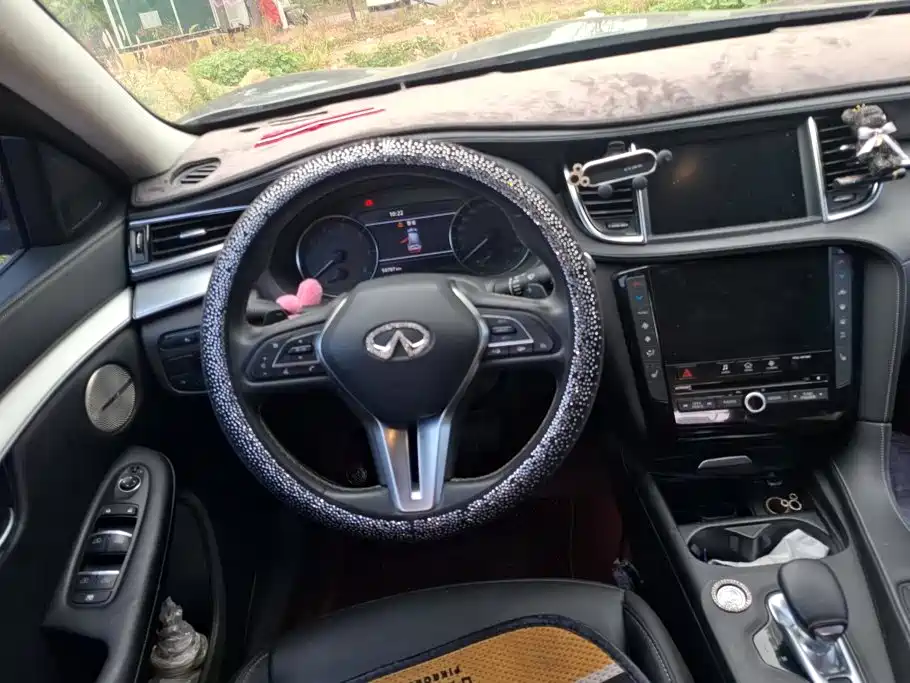 Photo 15 - Infiniti QX50