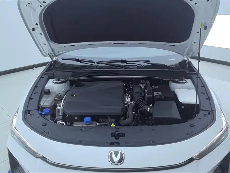 Changan UNI-V 2025 2024 1.5T Deluxe