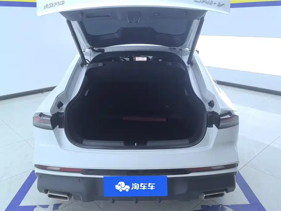 Changan UNI-V 2025 2024 1.5T Deluxe