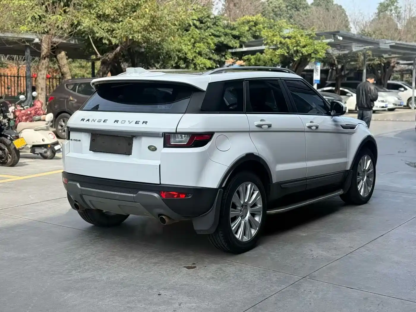 Land Rover Range Rover Evoque 2017 2.0T SE Smart Shine Edition фото 9