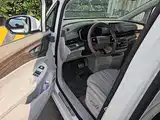 Фото 17 - Roewe iMAX8 EV