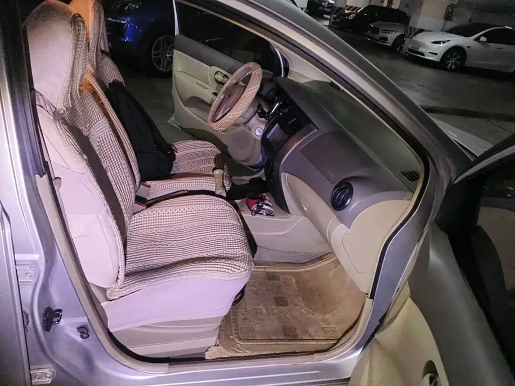 صورة 12 - Nissan Livina