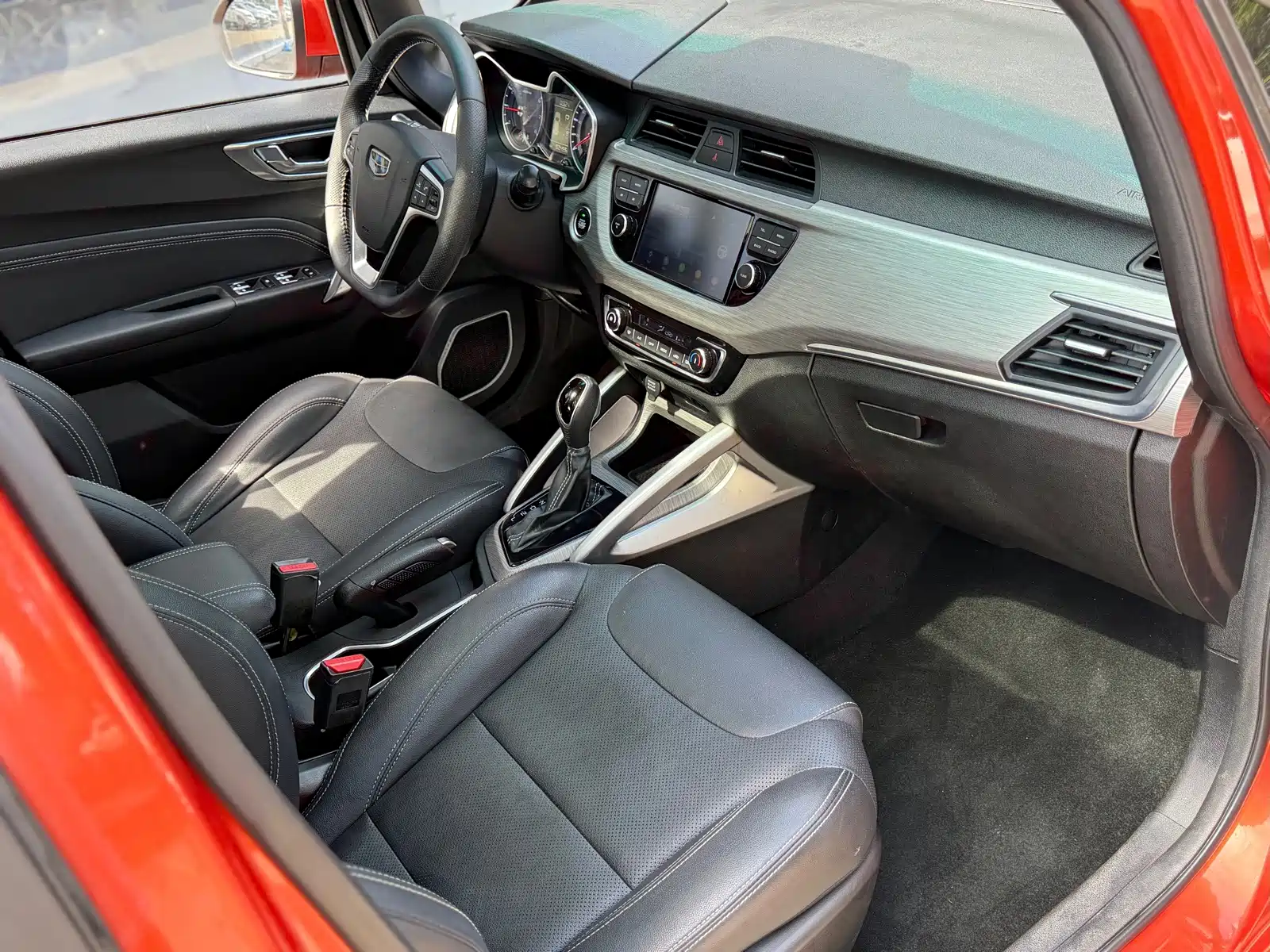 Фото 9 - Geely Vision X3