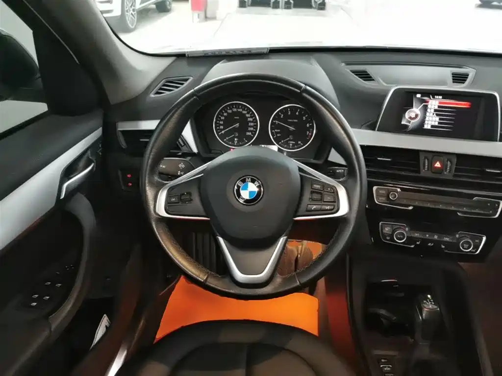 BMW X1 2016 sDrive18Li Premium Model фото 17