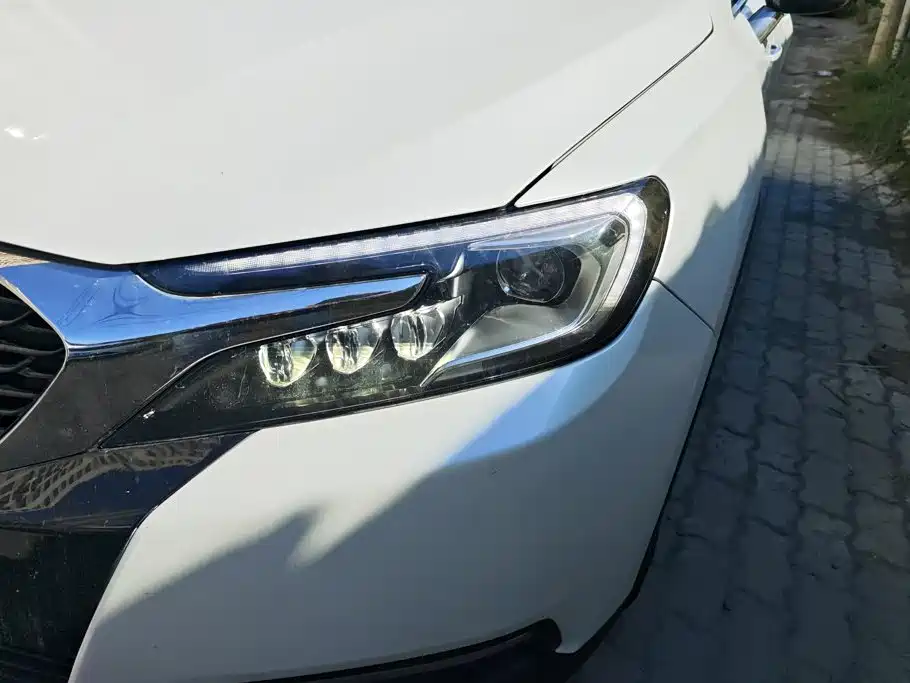 DS 6 2018 2018 30THP Premium Edition