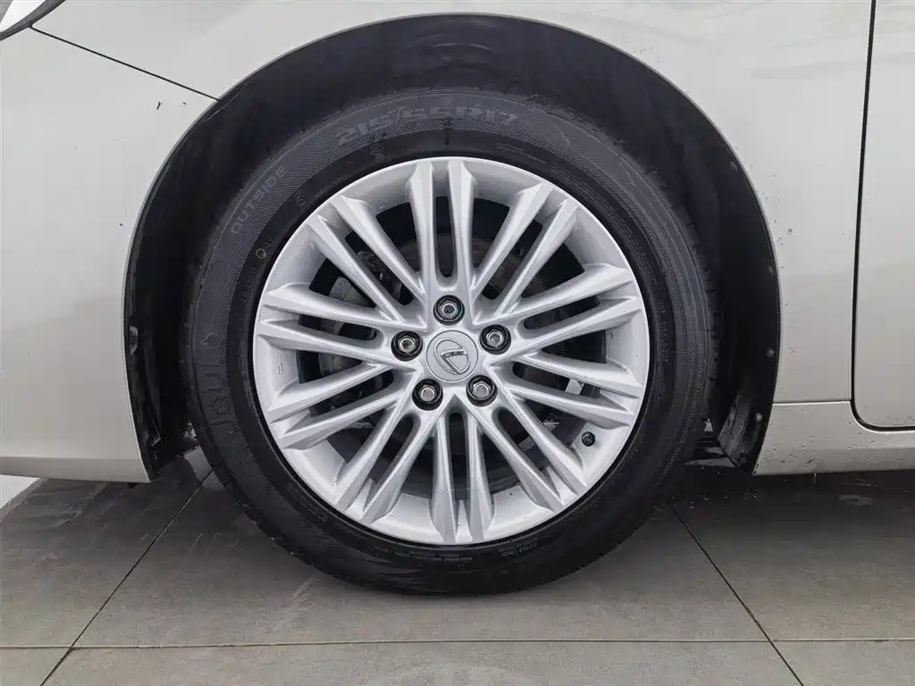 Lexus ES 2015 200 Elite Edition фото 17
