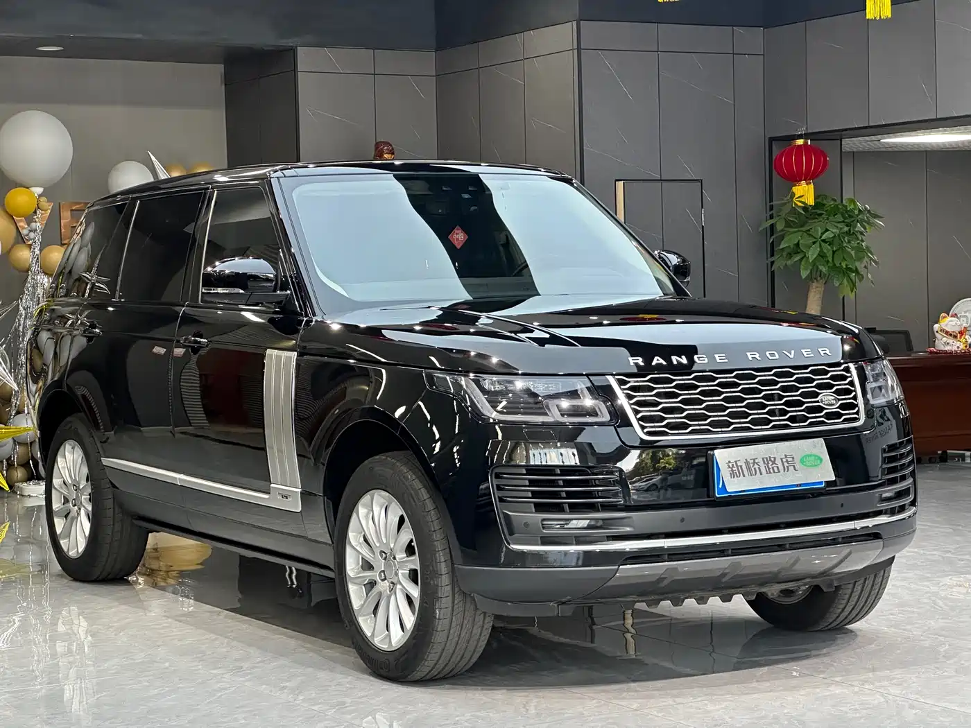 Land Rover Range Rover 2018 3.0 SC V6 Vogue Heritage Extended Edition фото 3