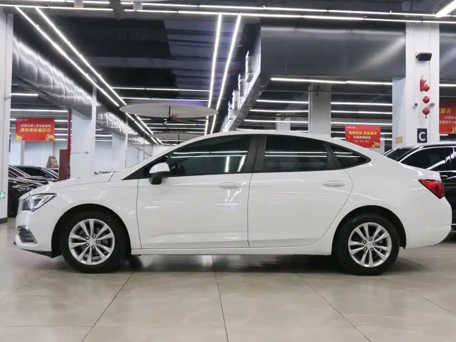 Photo 3 - Buick Verano
