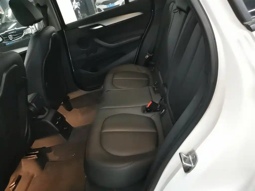 BMW X1 2016 sDrive18Li Premium Model фото 24
